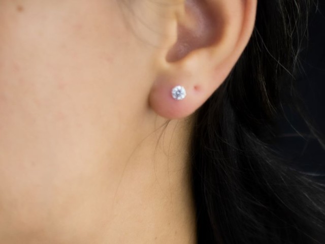 Cercei aur 14 k cu piatra CBC 007 Cercei aur 14 k cu piatra CBC 007